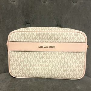Michael kors kenley crossbody